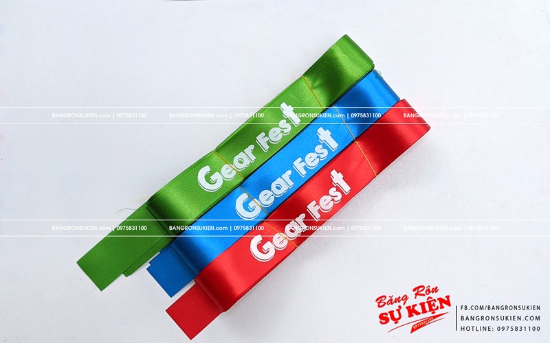 tích hợp logo của công ty hoặc slogan teambuilding sẽ giúp tăng cường nhận diện thương hiệu và gây ấn tượng mạnh mẽ trong tâm trí mọi người.